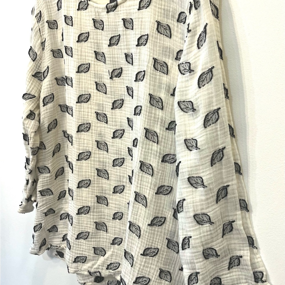 Cut loose gauzy cotton leaf print blouse black white 3/4 sleeve relaxed fit XL - Picture 3 of 6